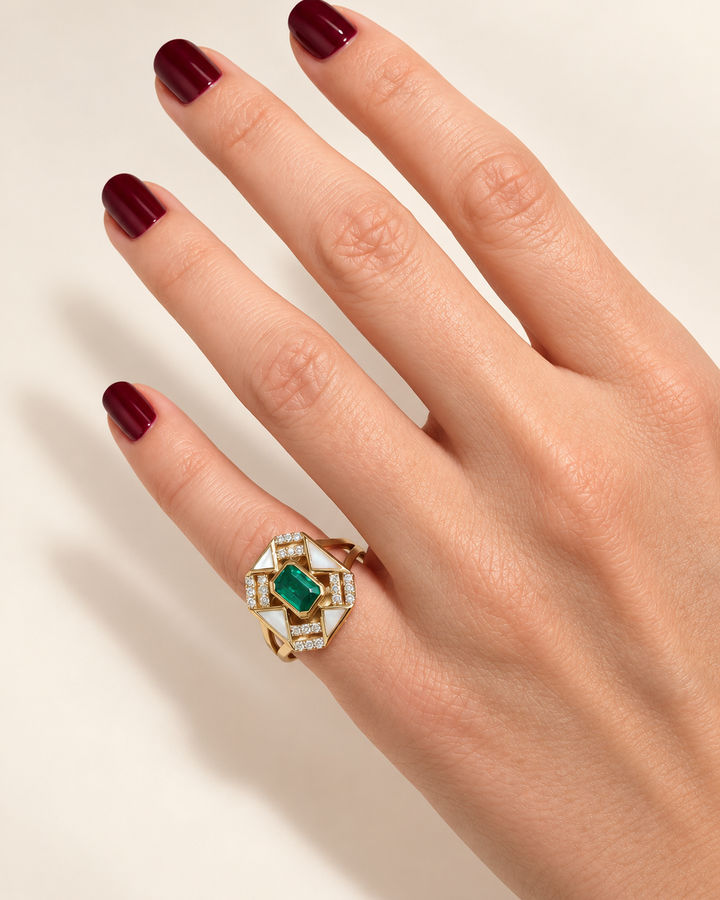 Jasmine Emerald Mother of Pearl Yüzük
