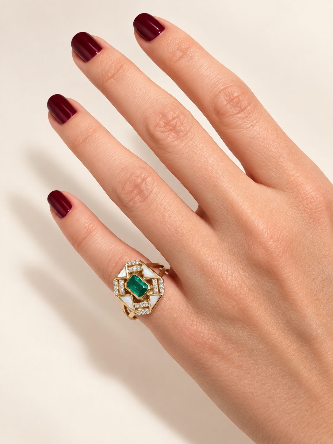 Jasmine Emerald Mother of Pearl Yüzük